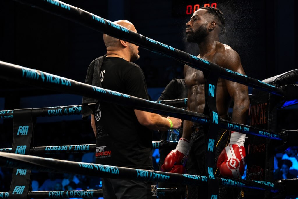 Vinda dans son coin, entre deux rounds